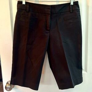 Excellent Woman’s APT.  9 size 10 Stretchy long shorts
